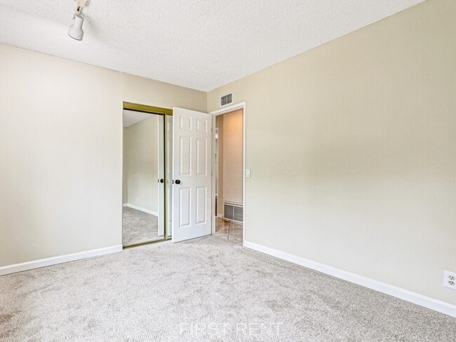 Building Photo - 13132 Laburnum Dr