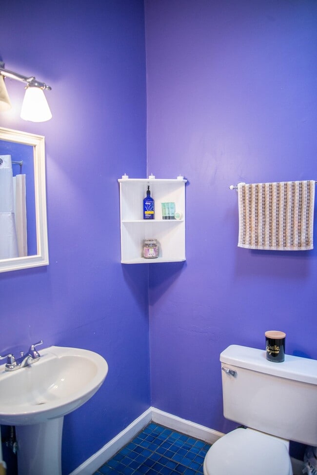 Building Photo - 9706 7th Bay St