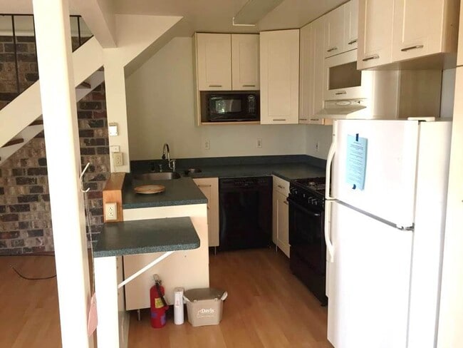 Building Photo - Epic REA: Cozy 2BR Near UC Davis w/ Garage...
