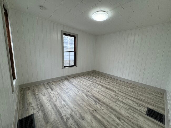 Living room View 1 - 218 Pleasant St