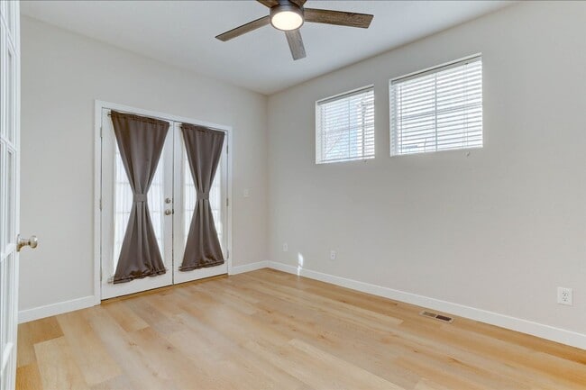 Building Photo - Stunning 5-Bedroom Home in Desirable McKay Landing – Available Now!