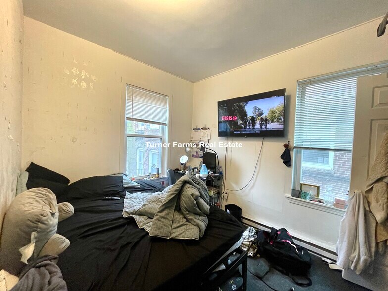 Building Photo - 10 Parker Hill Ave