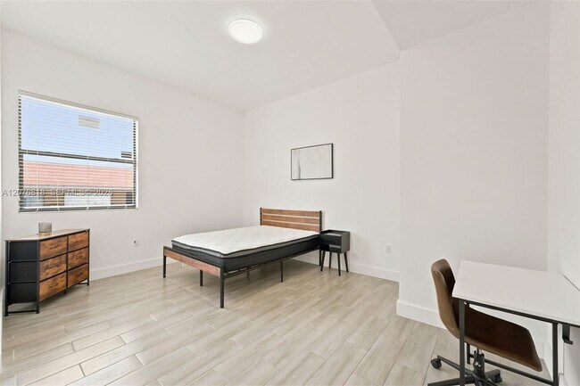 Building Photo - 1544 NW 59th St