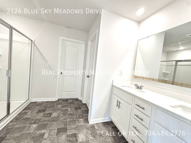 Building Photo - Experience luxury living in this Woodruff-...