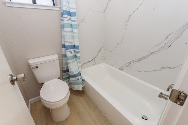 Building Photo - Sunny Potrero Hill 3BR / 1BA Townhome | Private Yard | YouTube Tour