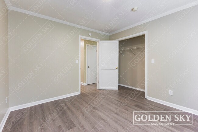 Building Photo - 1711 S Franklin St