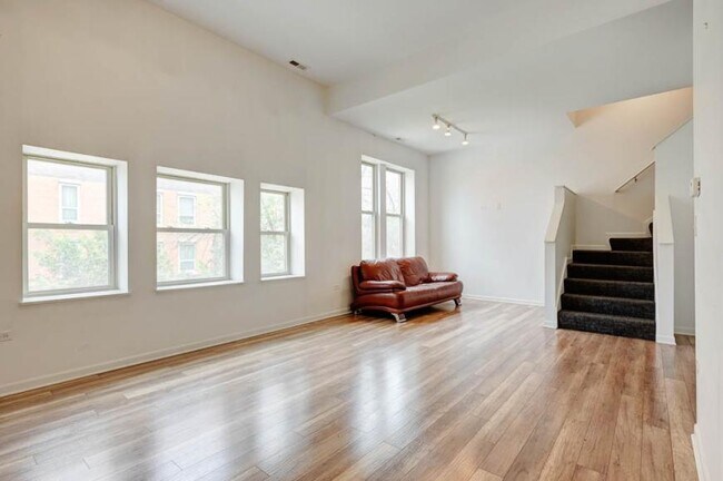 Building Photo - 2 bedroom in Chicago IL 60647