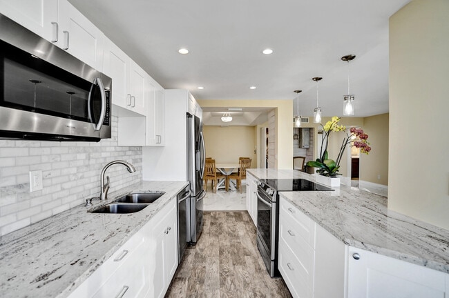 Building Photo - 3590 S Ocean Blvd