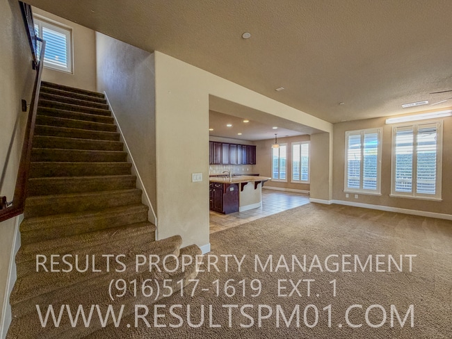 Building Photo - Elegance and spacious Mini Mansion