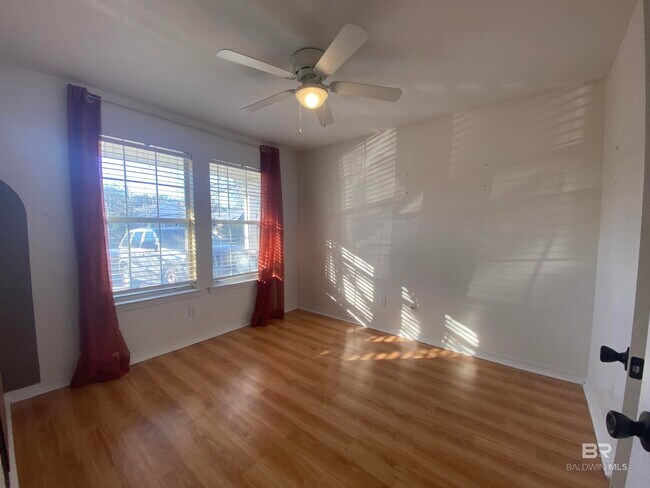 Building Photo - 302 Belle Chase Ct