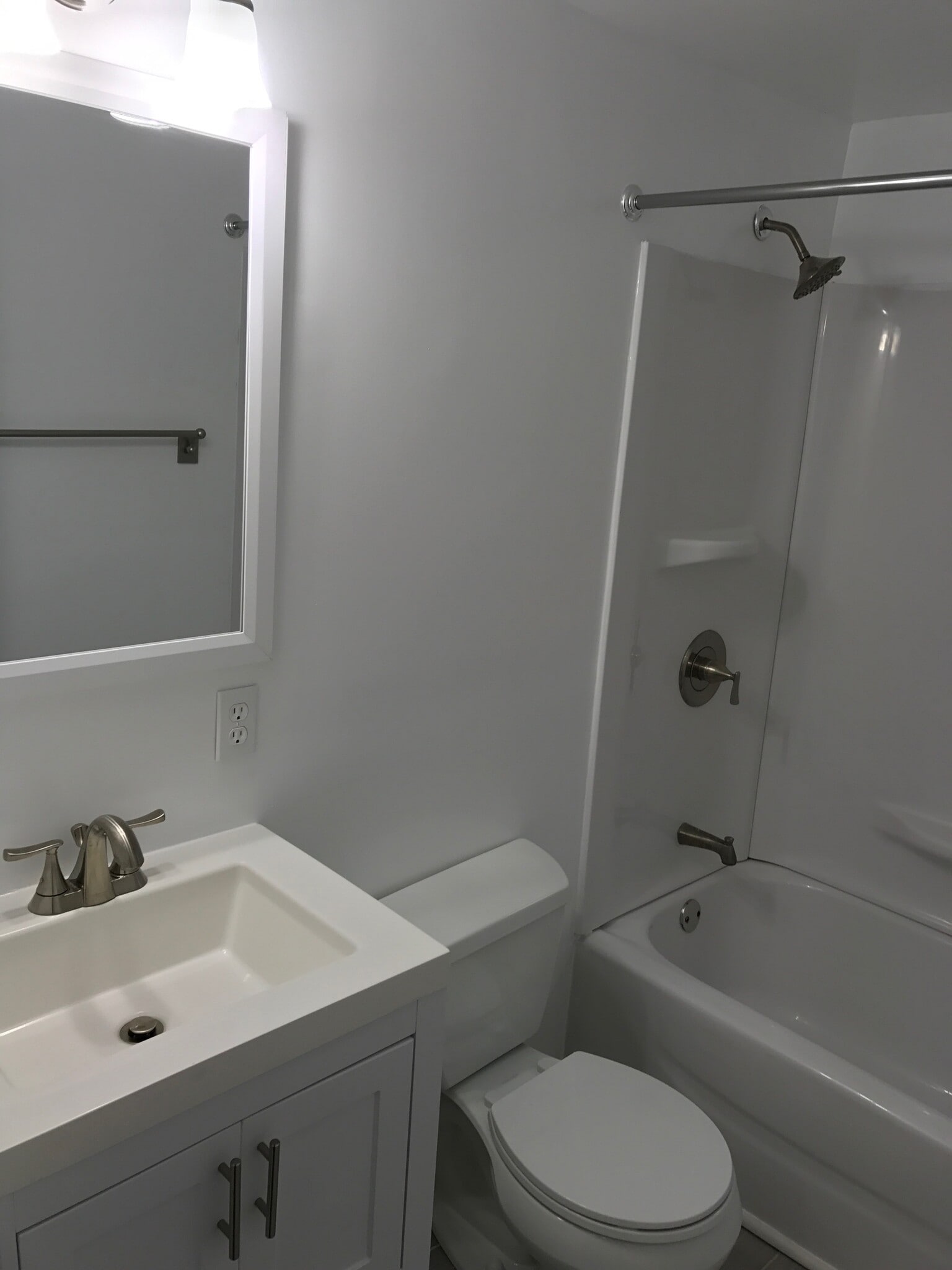 Building Photo - 2116 Kemper Ln