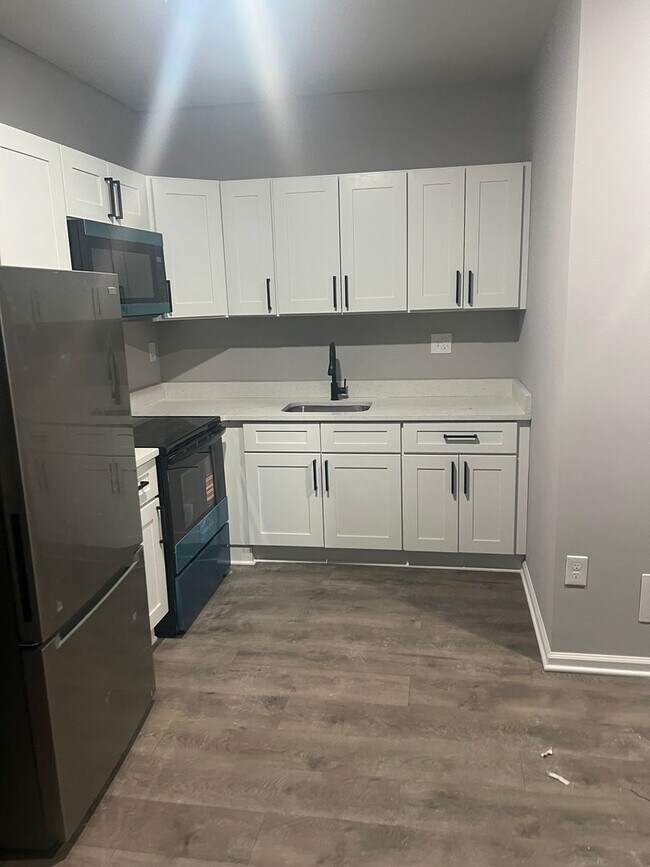 Building Photo - 2305 Whittier Ave