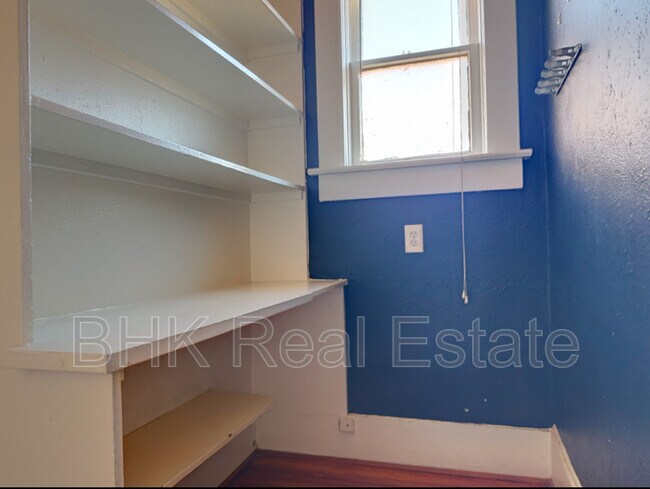 Building Photo - 4920 Victor St