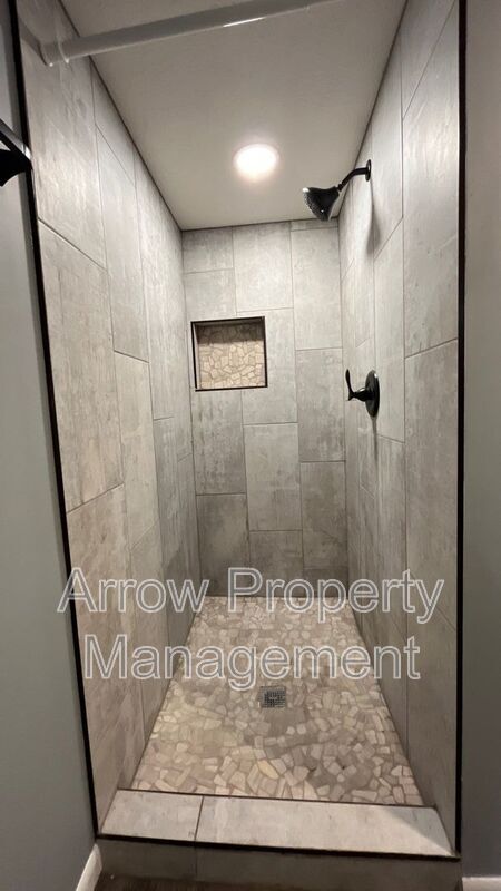 Building Photo - 800 S 38th St