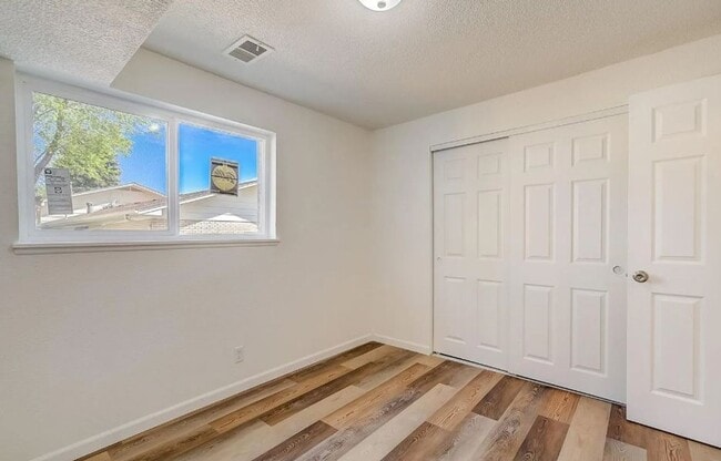 Building Photo - Newly Remodeled Home with Spacious Driveway!