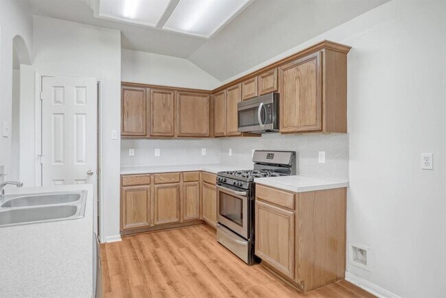 Building Photo - 1526 Rogers Lake Ln