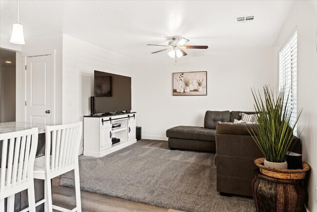 Building Photo - "Spacious 4-Bedroom Townhouse Retreat on S...
