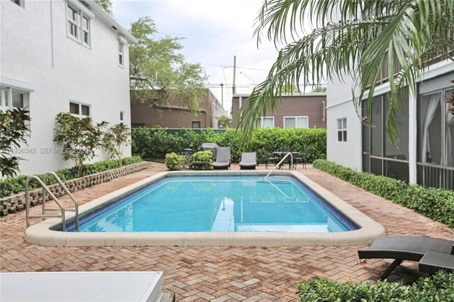 Building Photo - 1212 SE 2nd Ct