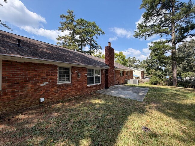 Building Photo - 105 Coker Dr