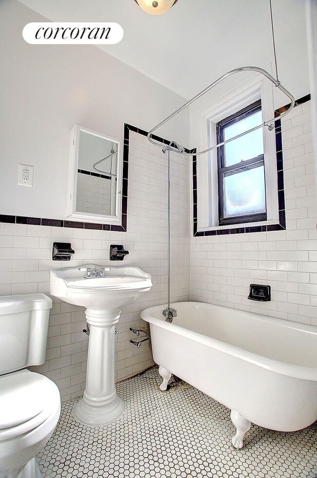 Building Photo - 511 W 169th St
