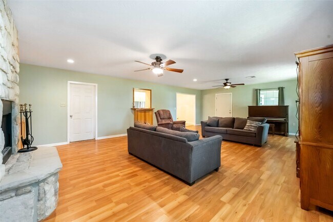 Building Photo - 5618 Avenue M 1/2