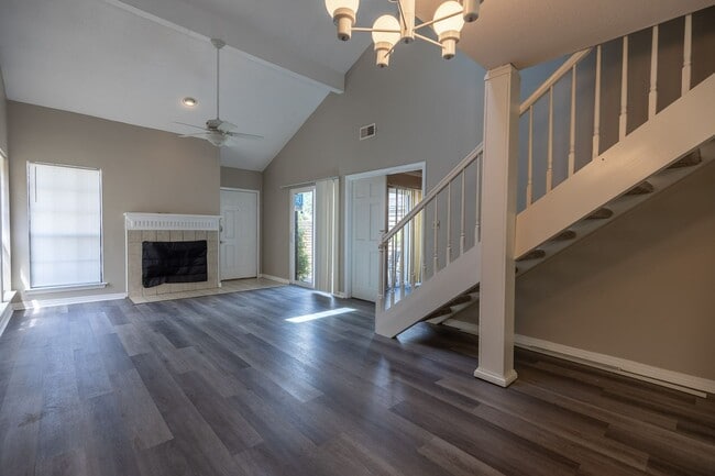 Building Photo - ONE FREE MONTH ON 13 MONTH LEASE! Welcome to this charming 3-bedroom, 2-bath condo located in the...