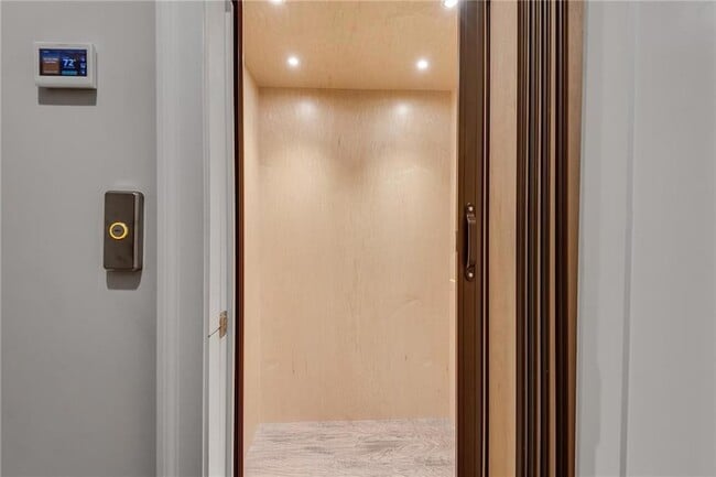 Building Photo - 345 Glen Iris Dr NE