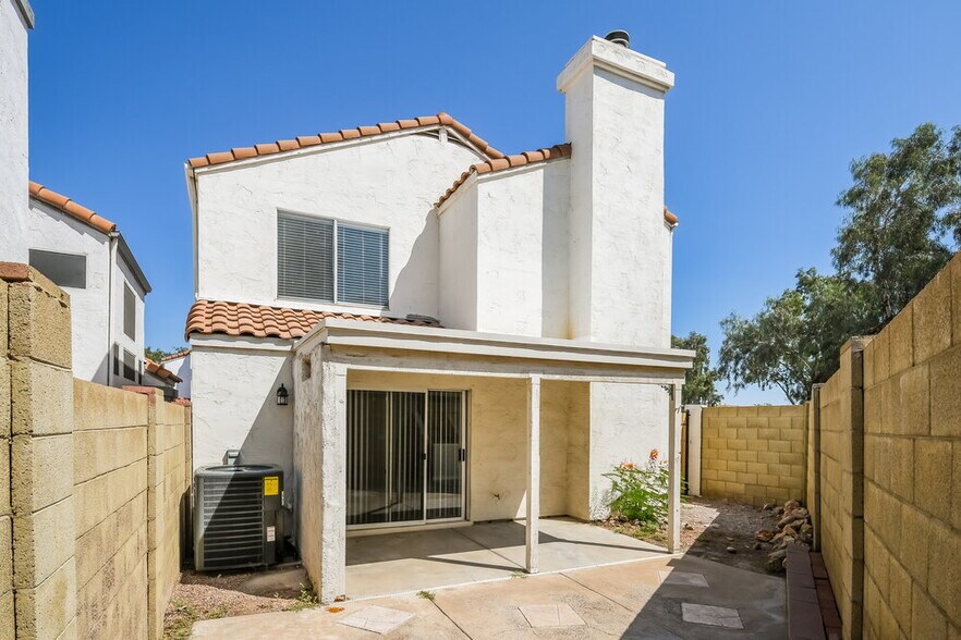 Building Photo - 2345 E Gelding Dr