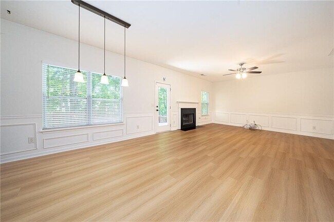 Building Photo - 715 Moonlight Way