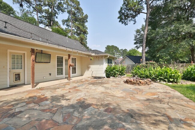 Building Photo - 22719 Rainfern Dr