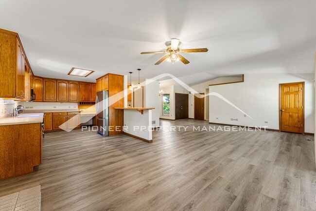 Building Photo - Spacious Home with Central AC and Fenced Yard