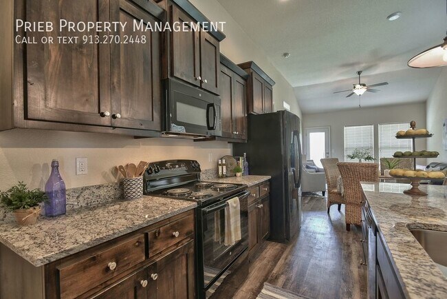 Building Photo - Reserve Townhome - Available June 9th