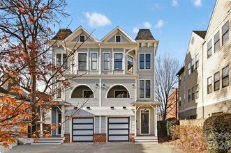 Building Photo - 611 N Pine St