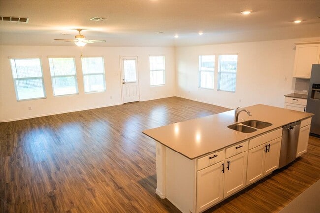 Building Photo - 423 Bluejack Wy