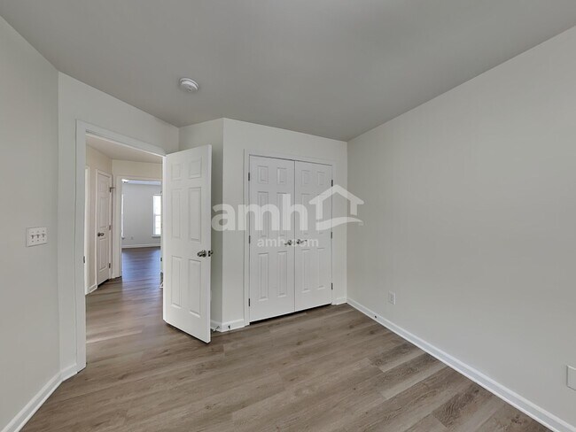 Building Photo - 1015 Farmingham Ln