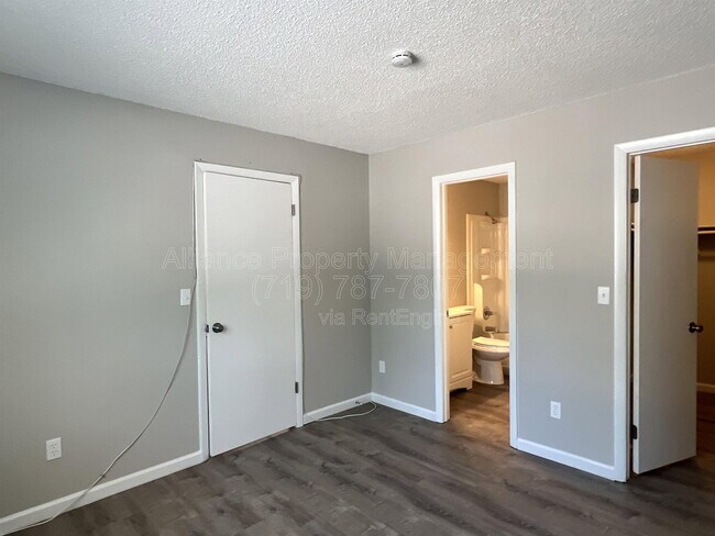 Building Photo - 2462 E Willamette Ave