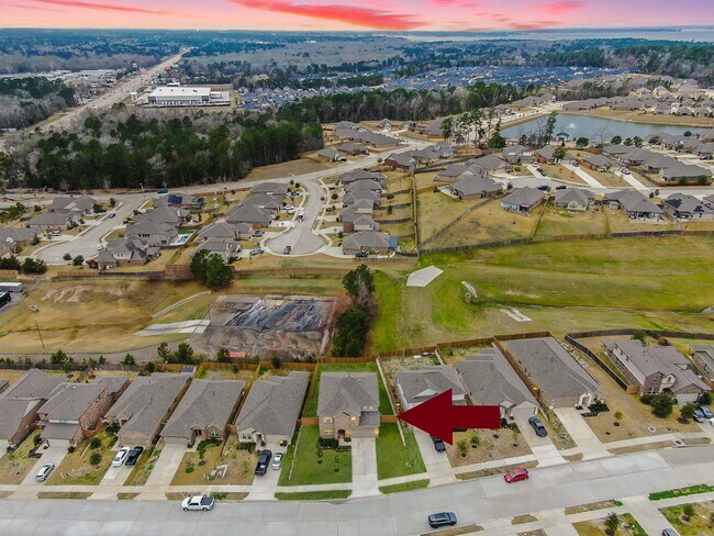 Building Photo - 679 Red Elm Ln