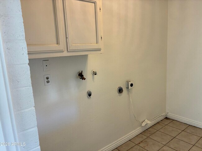 Building Photo - 8819 W Roma Ave