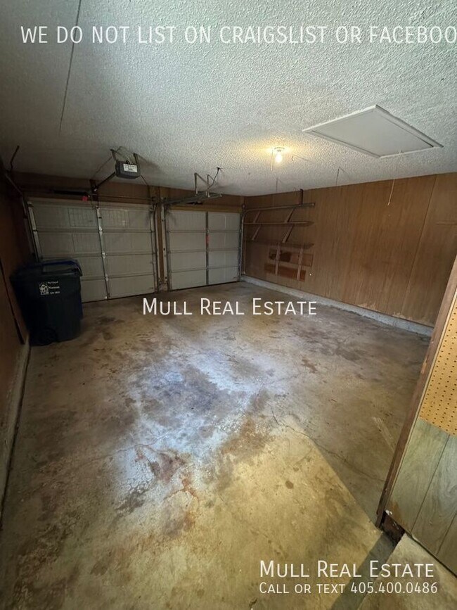 Building Photo - 1622 Chaucer Dr