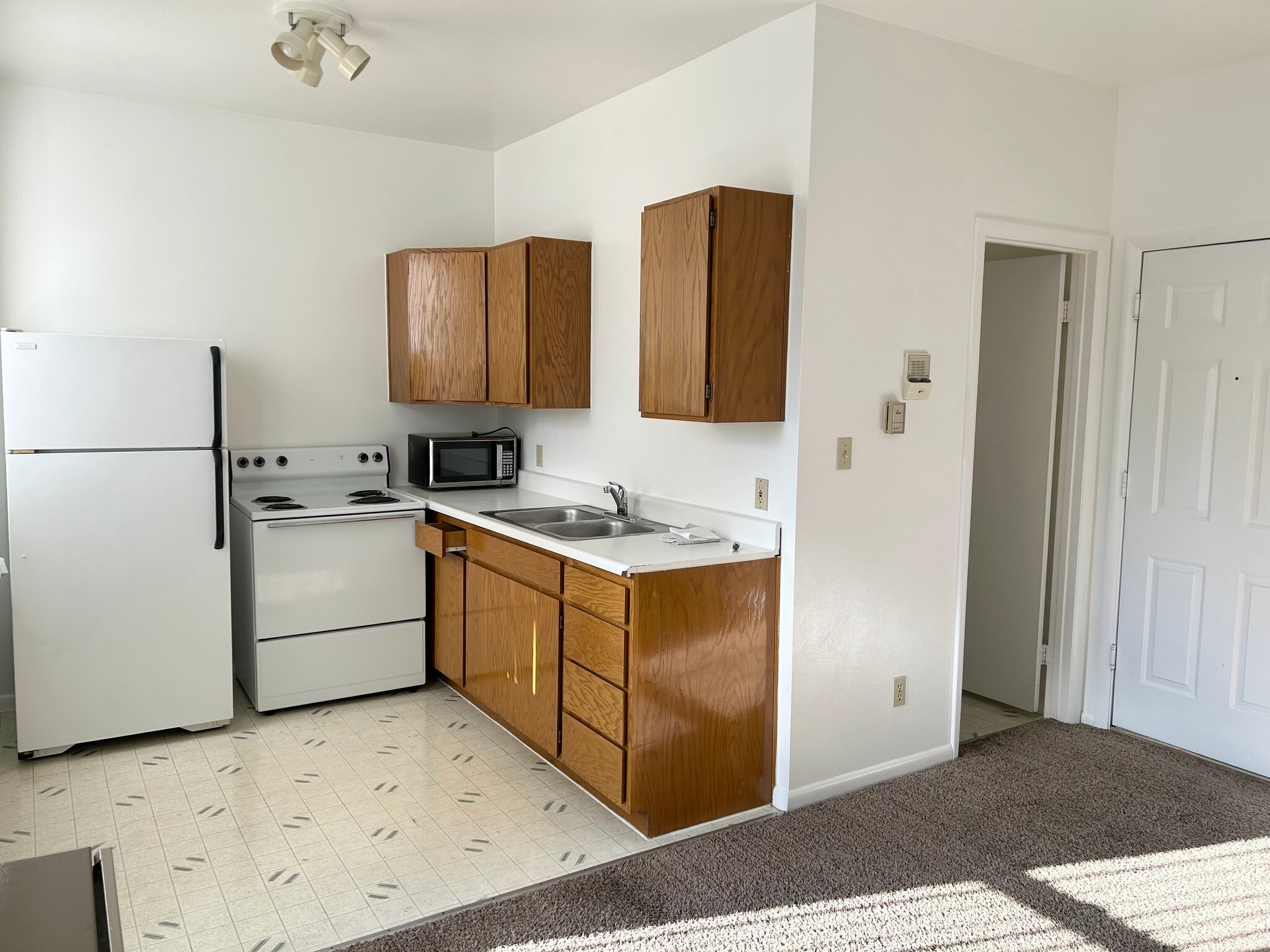 Kitchen - 454 S 500 E