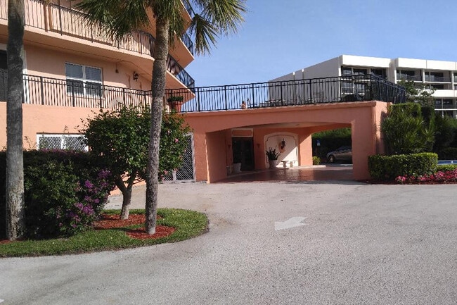 Building Photo - 2871 N Ocean Blvd