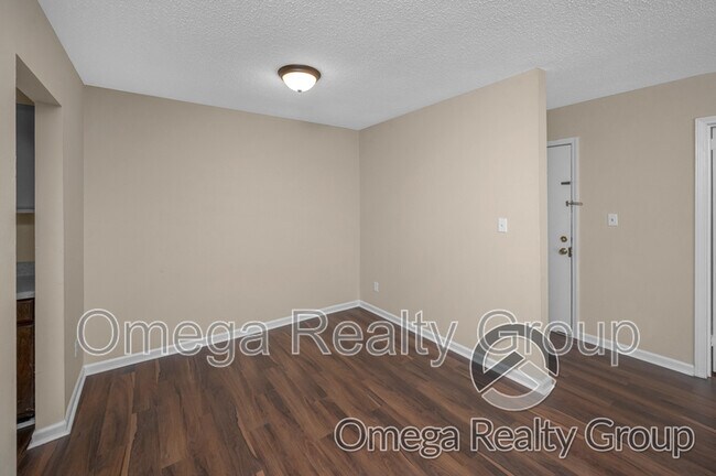 Building Photo - 425 Oakwood Ave