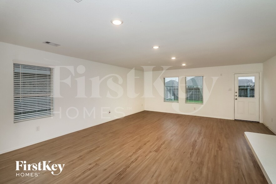 Building Photo - 3302 Aster Mdw Wy