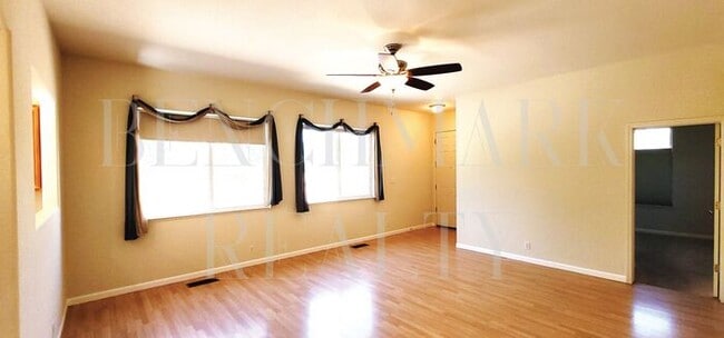 Building Photo - Beautiful 3 bedroom 2 bath plus 2 car garage in Damonte Ranch with New Carpet & Paint