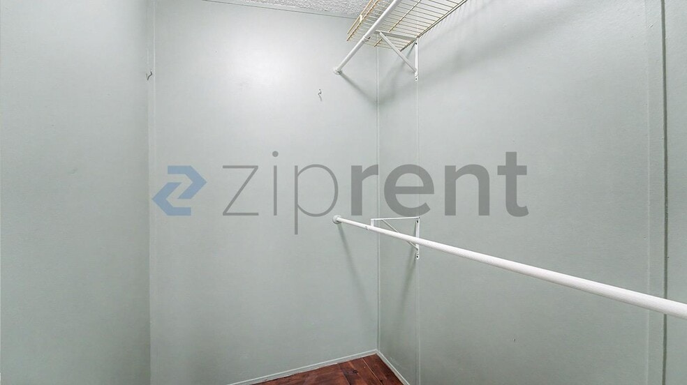 Building Photo - Unit