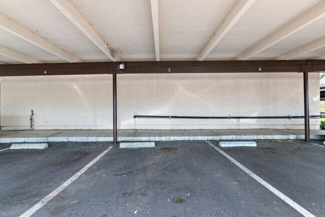 Building Photo - 975 Murrieta Blvd
