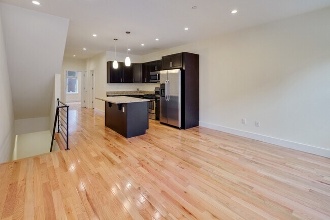 Building Photo - 1541 Ogden St