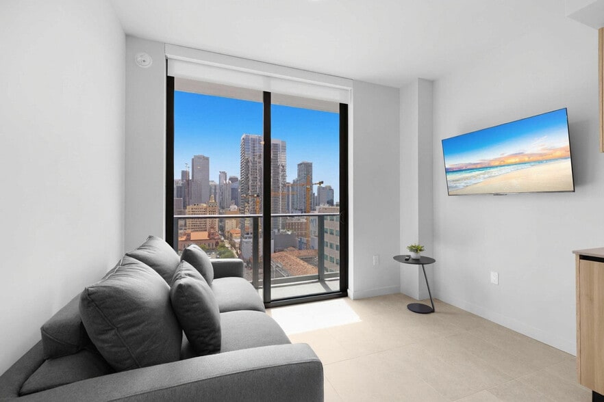 Building Photo - 501 NE 1st Ave