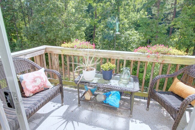 Building Photo - 3bd/3.5ba Spacious 3 Floor Townhouse in Durham's Stratford Lakes Neighborhood!