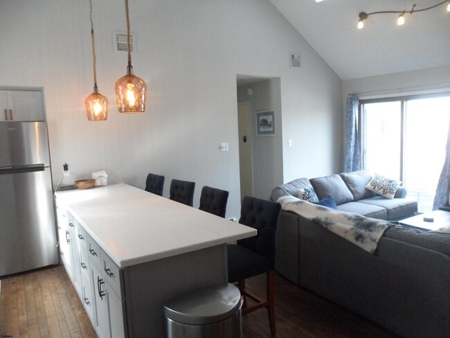 Building Photo - 9400 Ventnor Ave